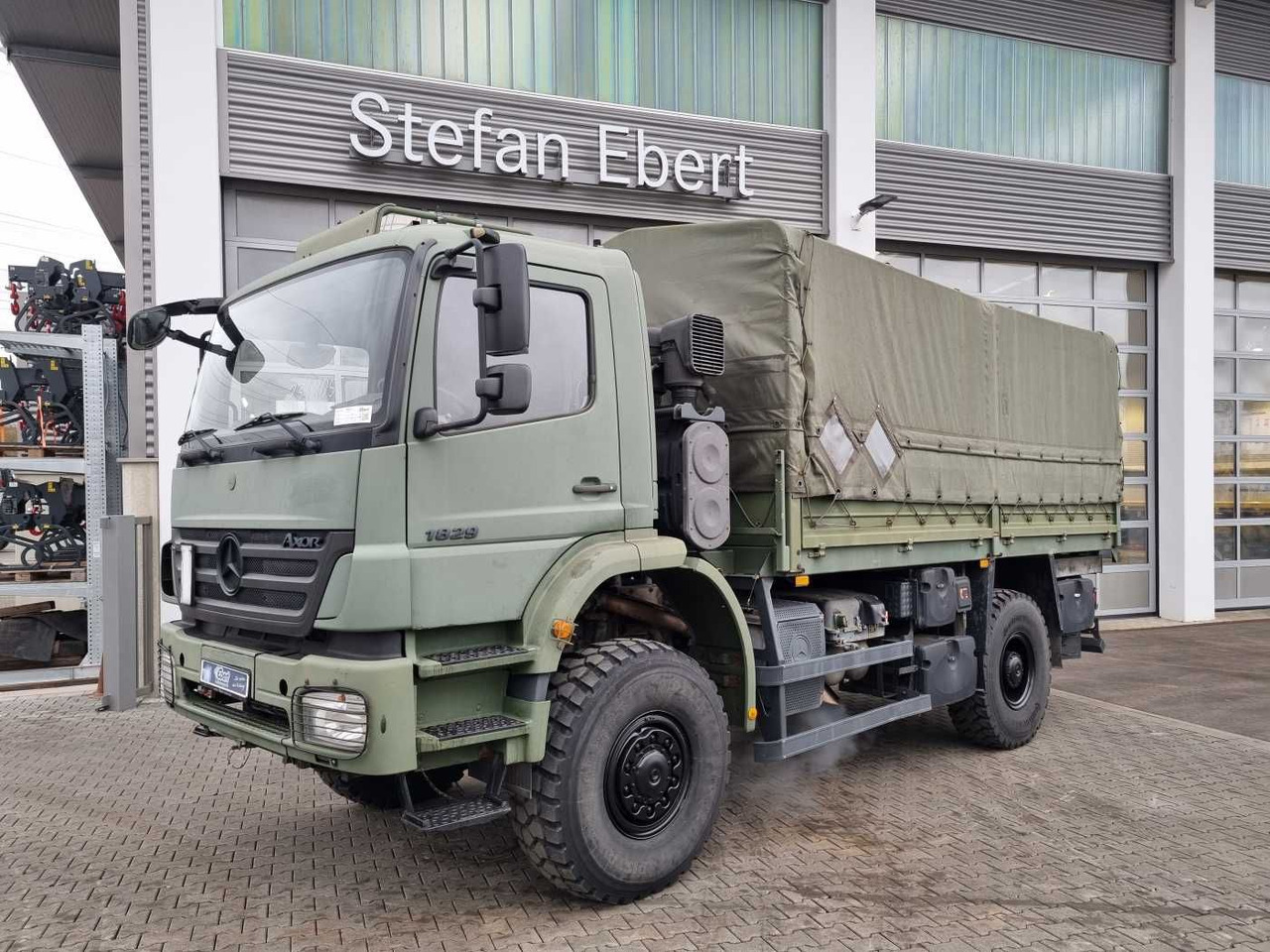 Mercedes-Benz Axor 1829 A 4x4 Pritsche/Plane 10 Stück - 侧帘卡车:图1 Mercedes-Benz Axor 1829 A 4x4 Pritsche/Plane 10 Stück - 侧帘卡车:图1
