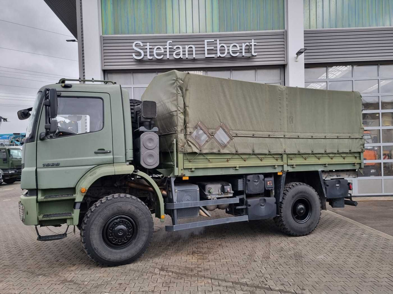 Mercedes-Benz Axor 1829 A 4x4 Pritsche/Plane 10 Stück - 侧帘卡车:图4 Mercedes-Benz Axor 1829 A 4x4 Pritsche/Plane 10 Stück - 侧帘卡车:图4