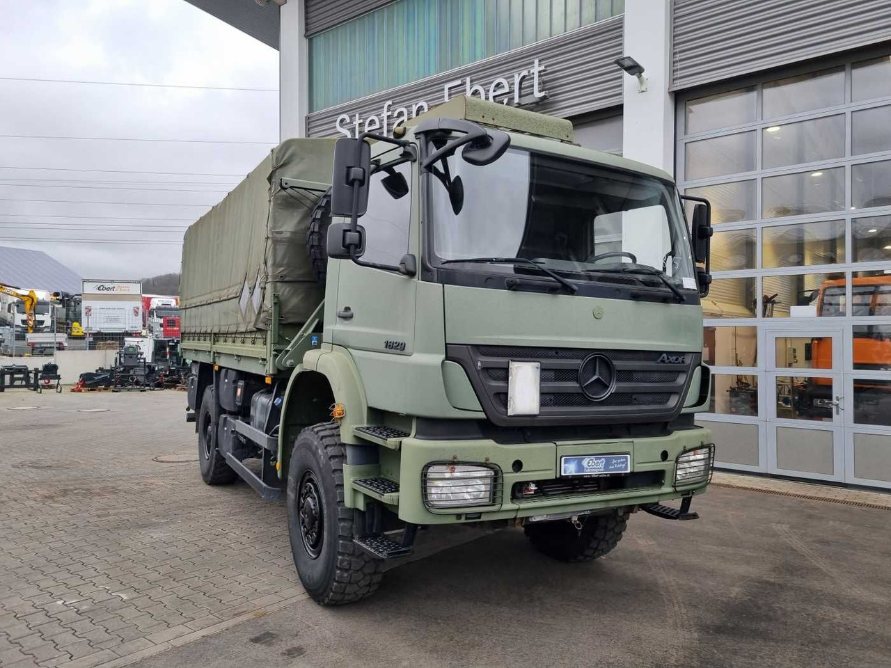 Mercedes-Benz Axor 1829 A 4x4 Pritsche/Plane 10 Stück - 侧帘卡车:图3 Mercedes-Benz Axor 1829 A 4x4 Pritsche/Plane 10 Stück - 侧帘卡车:图3