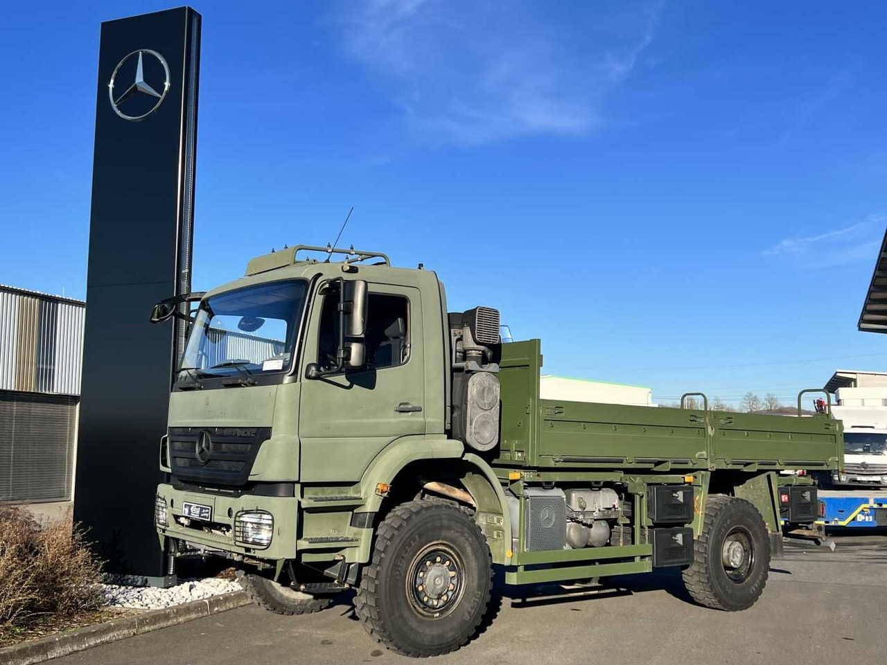 Mercedes-Benz Axor 1829 A 4x4 Pritsche - 栏板式/ 平板卡车:图1 Mercedes-Benz Axor 1829 A 4x4 Pritsche - 栏板式/ 平板卡车:图1