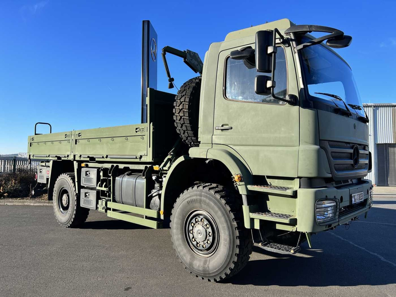 Mercedes-Benz Axor 1829 A 4x4 Pritsche - 栏板式/ 平板卡车:图3 Mercedes-Benz Axor 1829 A 4x4 Pritsche - 栏板式/ 平板卡车:图3