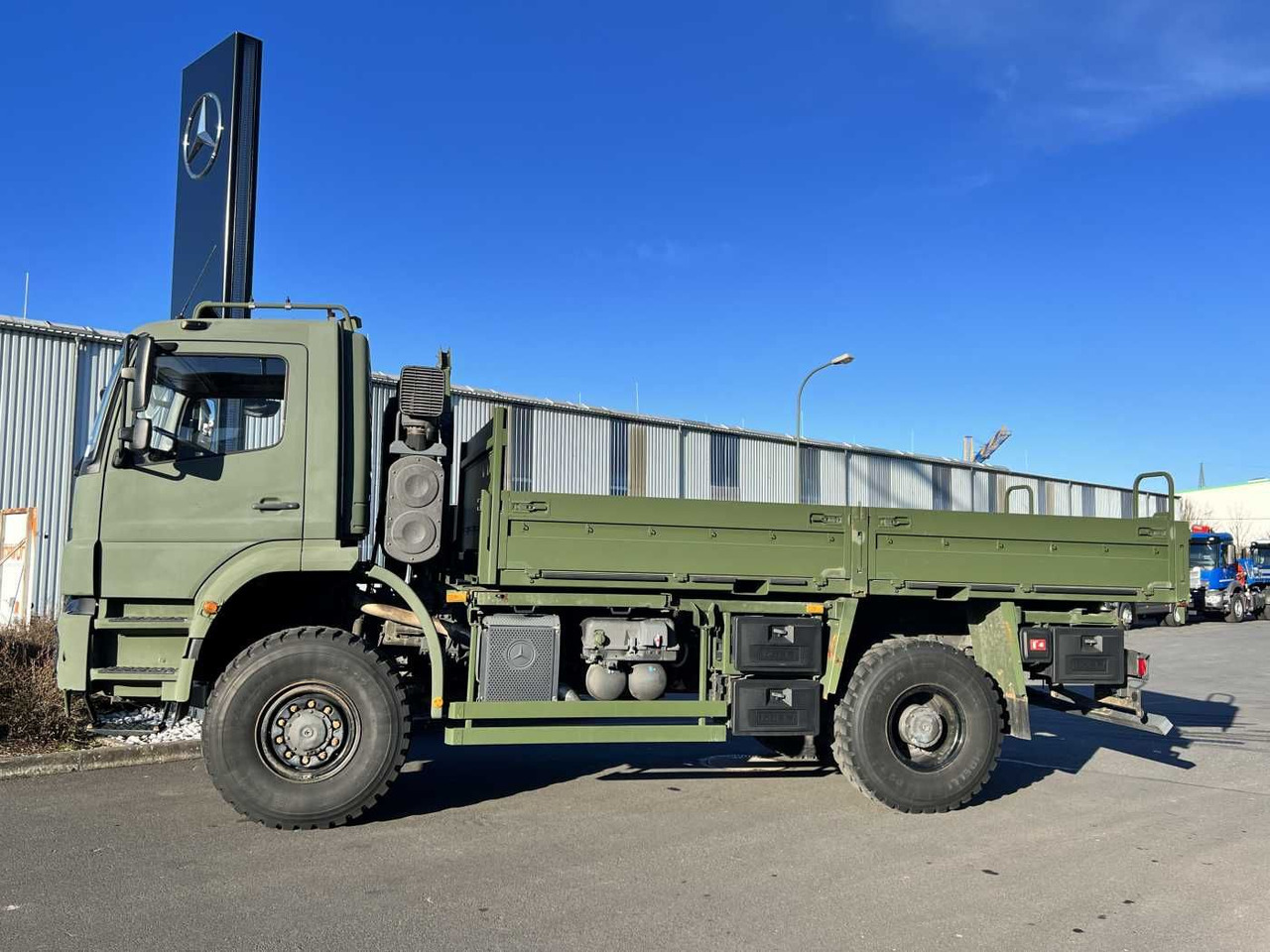 Mercedes-Benz Axor 1829 A 4x4 Pritsche - 栏板式/ 平板卡车:图4 Mercedes-Benz Axor 1829 A 4x4 Pritsche - 栏板式/ 平板卡车:图4