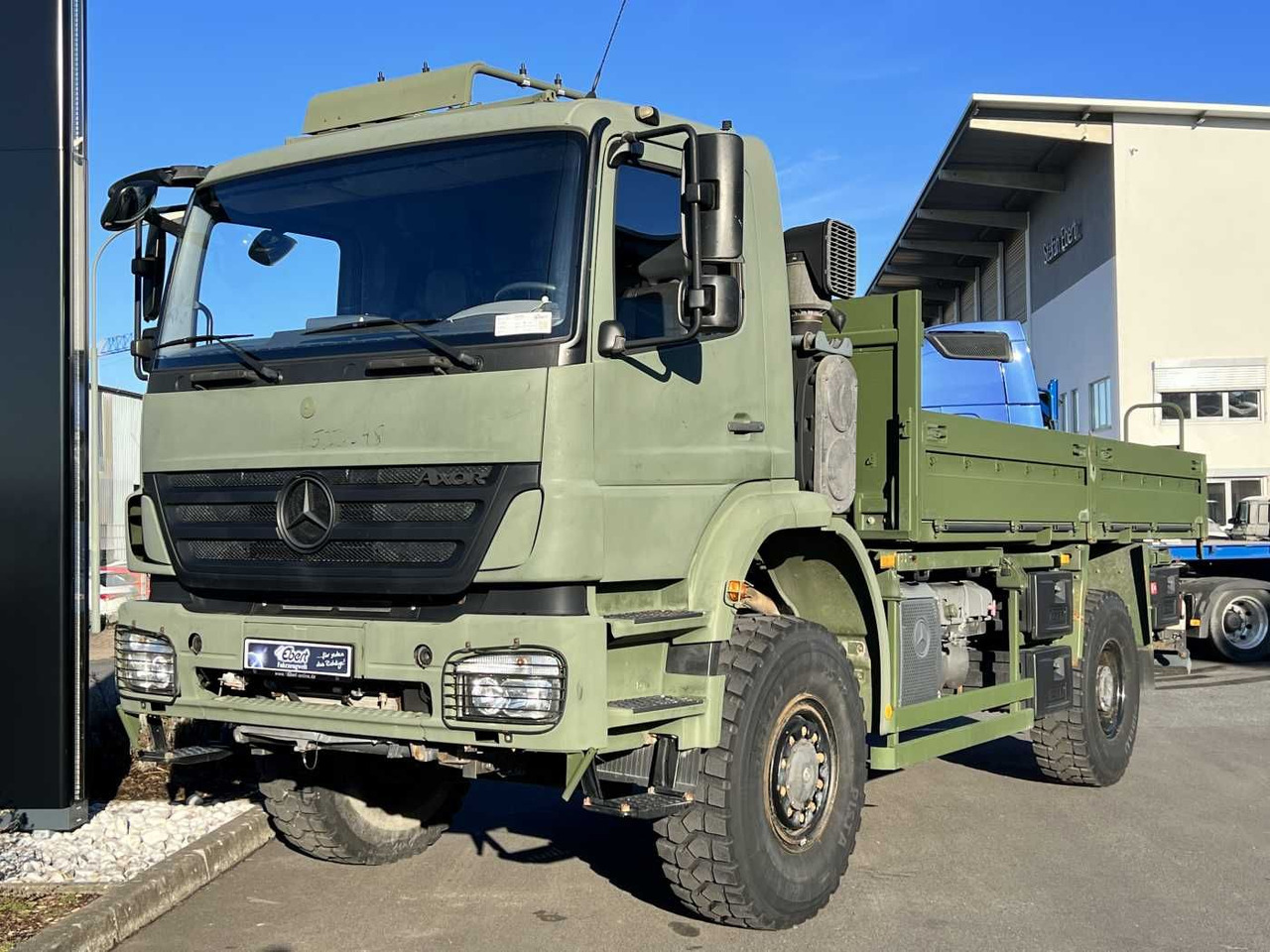 Mercedes-Benz Axor 1829 A 4x4 Pritsche - 栏板式/ 平板卡车:图2 Mercedes-Benz Axor 1829 A 4x4 Pritsche - 栏板式/ 平板卡车:图2