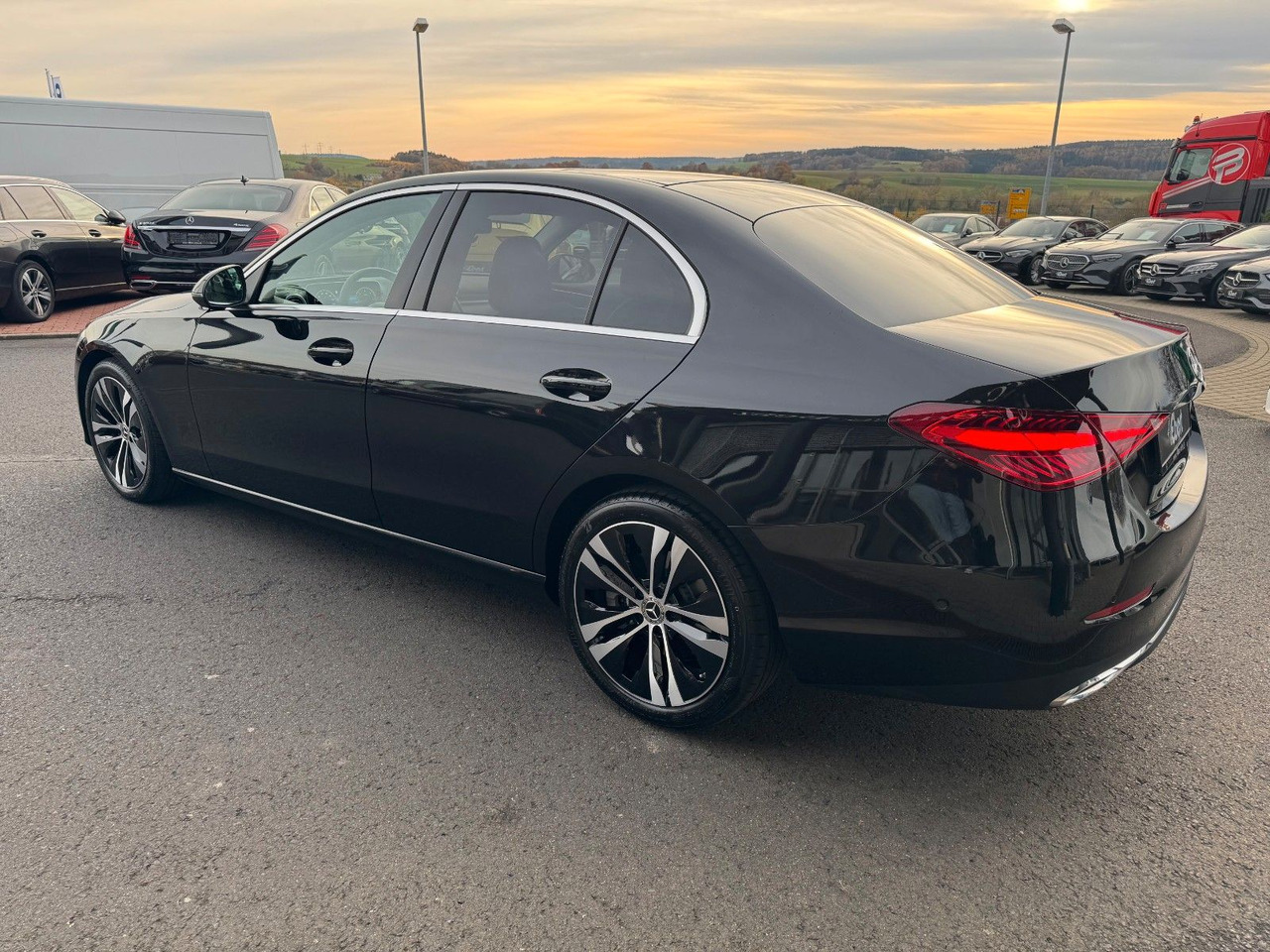 Mercedes-Benz C 220d Avantgarde+Pano+HUD+RFK+TotW+AmbiPrem - 轿车:图4 Mercedes-Benz C 220d Avantgarde+Pano+HUD+RFK+TotW+AmbiPrem - 轿车:图4