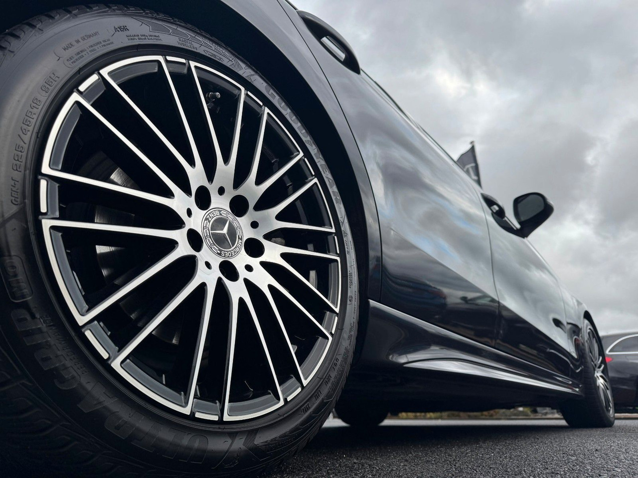 Mercedes-Benz C 300d AMG+AHK+RFK+Ambiente+Night+SportfahrW - 轿车:图5 Mercedes-Benz C 300d AMG+AHK+RFK+Ambiente+Night+SportfahrW - 轿车:图5