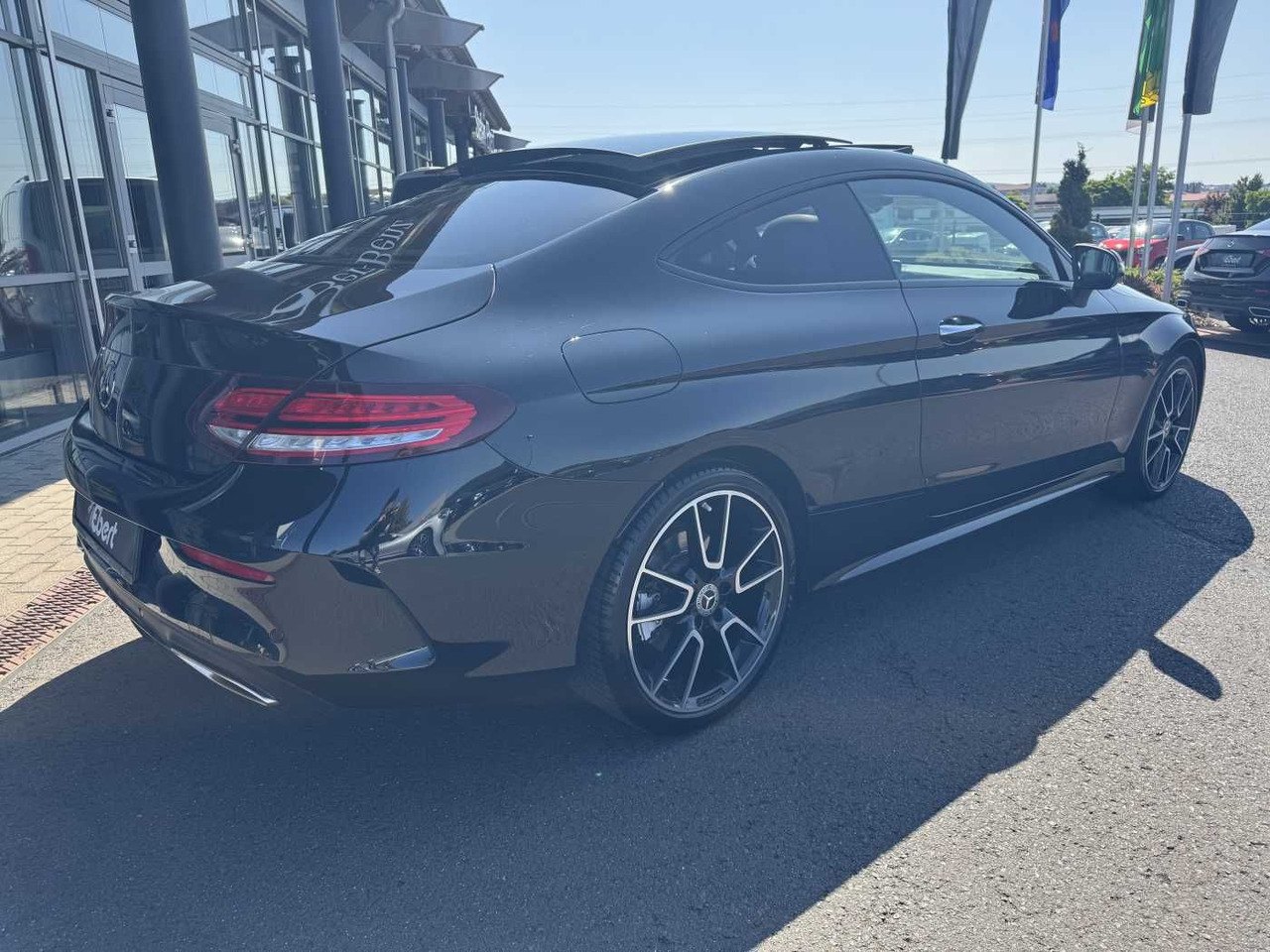 Mercedes-Benz C 400 4M AMG Coupe Pano+Burm+Distr+Memory+360 - 汽车:图4 Mercedes-Benz C 400 4M AMG Coupe Pano+Burm+Distr+Memory+360 - 汽车:图4