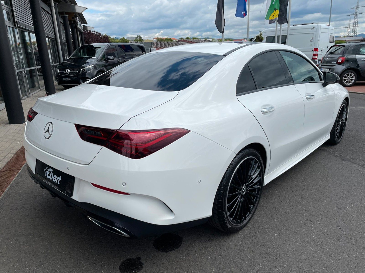Mercedes-Benz CLA 200 AMG Pano+R-Kamera+19"+TOTW+DISTR+MULITBE - 轿跑车:图4 Mercedes-Benz CLA 200 AMG Pano+R-Kamera+19"+TOTW+DISTR+MULITBE - 轿跑车:图4