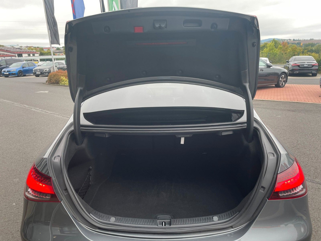 Mercedes-Benz E 220 d AMG+MBeam+Pano+Distr+R-Kamera - 轿车:图5 Mercedes-Benz E 220 d AMG+MBeam+Pano+Distr+R-Kamera - 轿车:图5