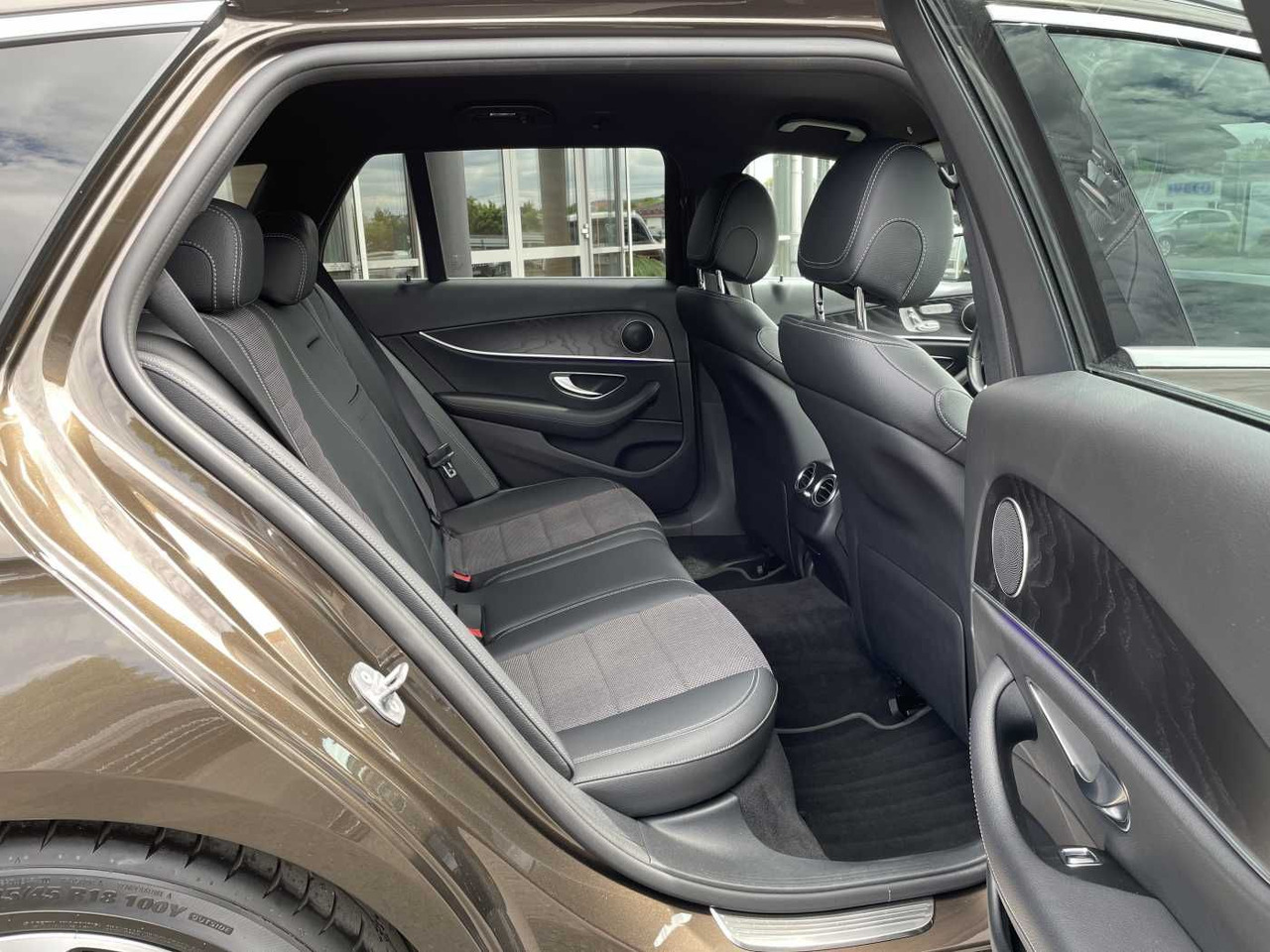 汽车 Mercedes-Benz E 220 d T 9G Avantgarde AHK+Memory+ Distr+R-Kame：图7