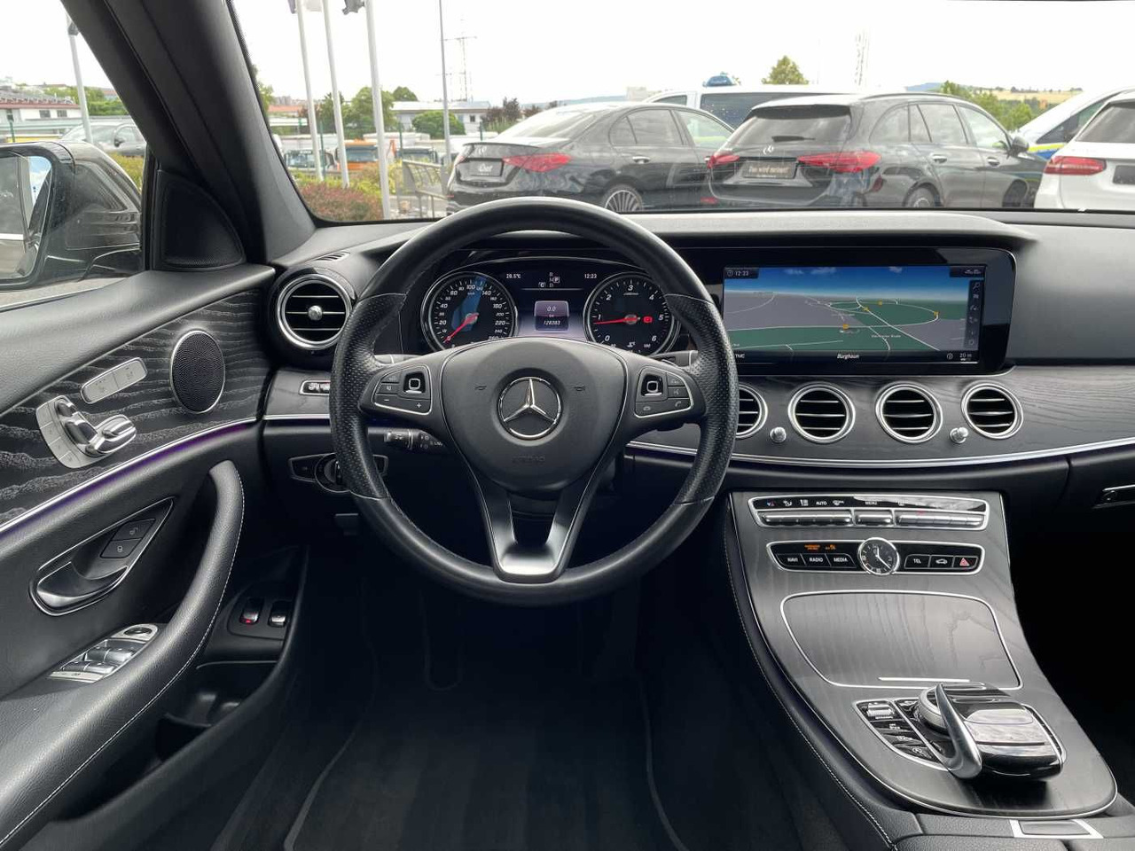 汽车 Mercedes-Benz E 220 d T 9G Avantgarde AHK+Memory+ Distr+R-Kame：图9