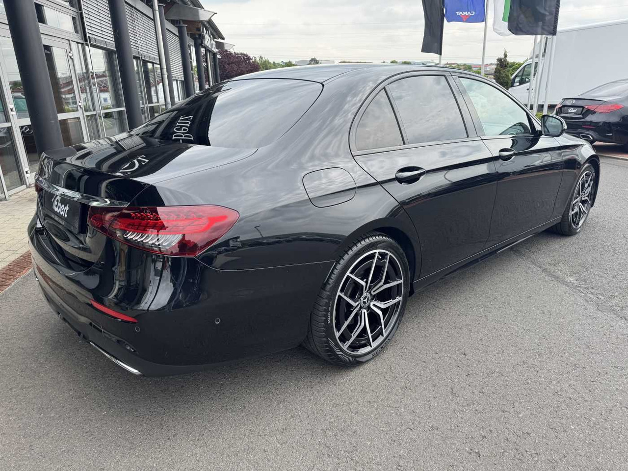 Mercedes-Benz E 220d AMG+Pano+Distr+Multibeam+RFK+Night - 轿车:图3 Mercedes-Benz E 220d AMG+Pano+Distr+Multibeam+RFK+Night - 轿车:图3