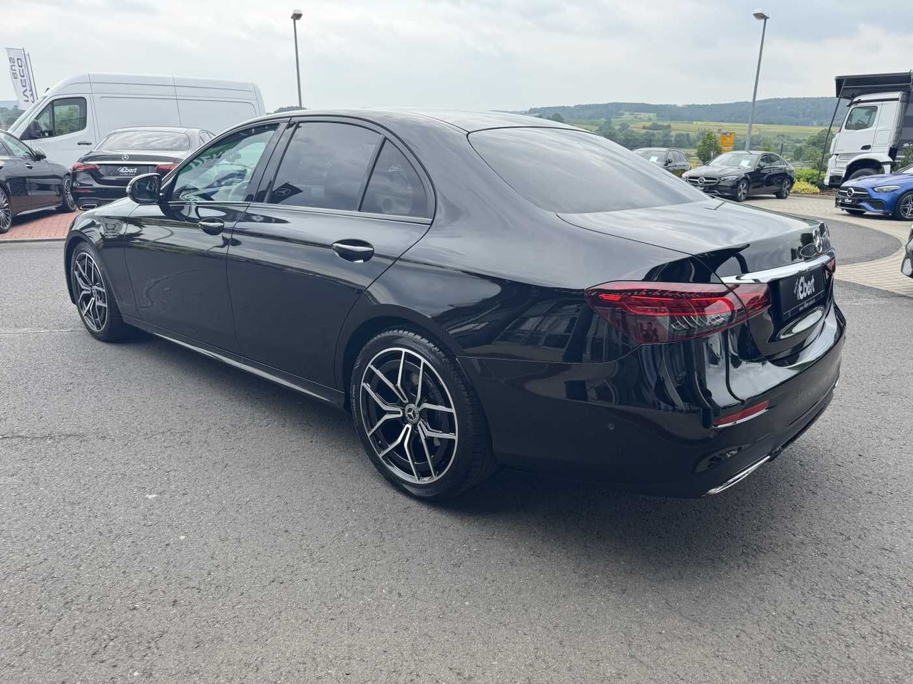 Mercedes-Benz E 220d AMG+Pano+Distr+Multibeam+RFK+Night - 轿车:图2 Mercedes-Benz E 220d AMG+Pano+Distr+Multibeam+RFK+Night - 轿车:图2