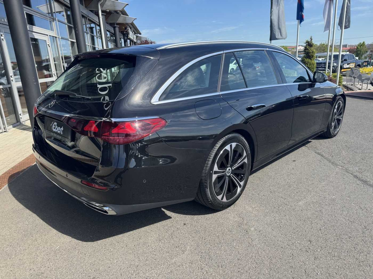 Mercedes-Benz E 220d Avantgarde+Pano+AHK+Distr+19Zoll+MBUX - 旅行车:图4 Mercedes-Benz E 220d Avantgarde+Pano+AHK+Distr+19Zoll+MBUX - 旅行车:图4