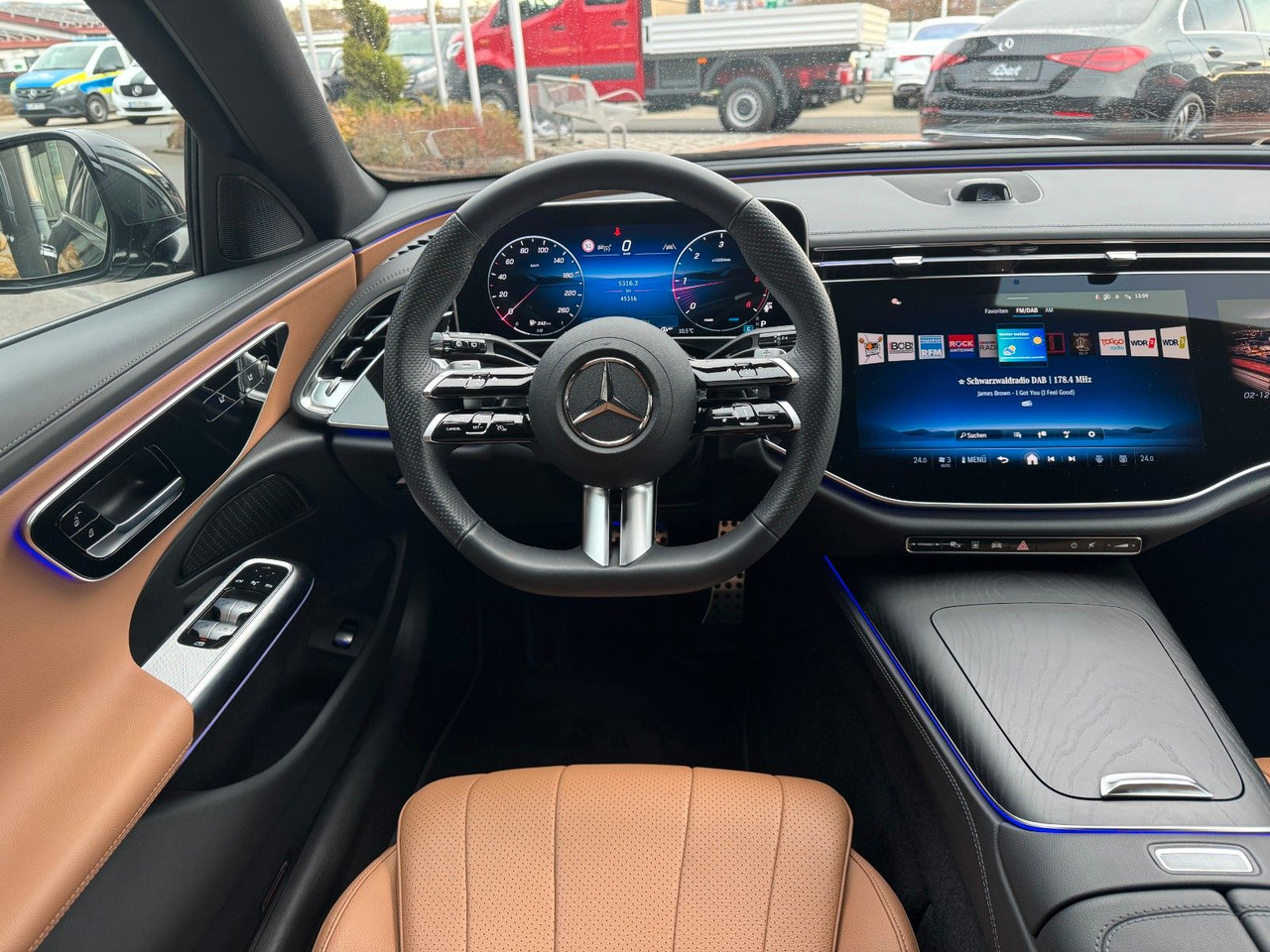 Mercedes-Benz E 220d T AMG+Hyperscreen+Leder+AHK+DistrPro+STH - 旅行车:图2 Mercedes-Benz E 220d T AMG+Hyperscreen+Leder+AHK+DistrPro+STH - 旅行车:图2