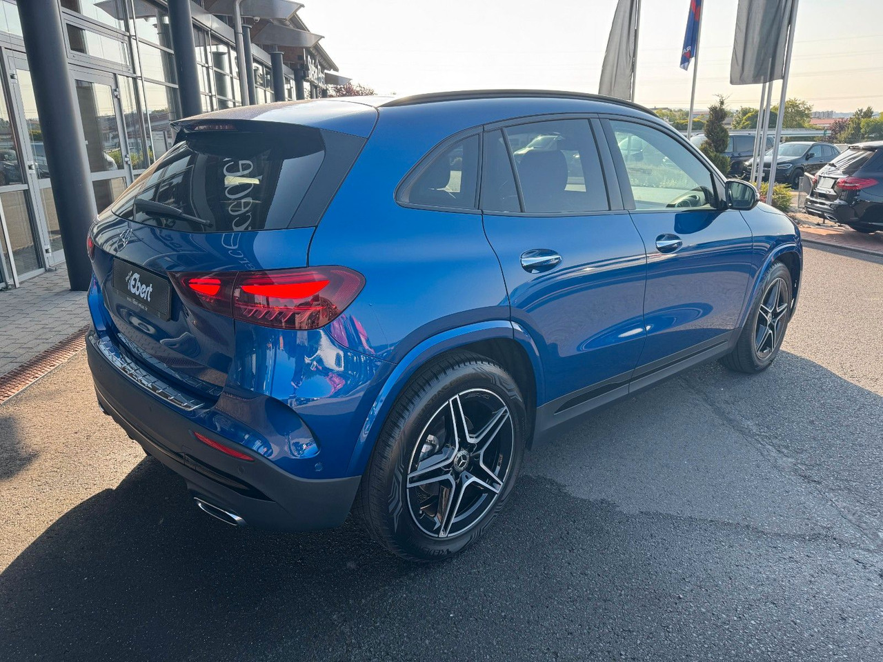 Mercedes-Benz GLA 200 AMG+PANO+DistrPlus+RFK+Night - 越野车:图4 Mercedes-Benz GLA 200 AMG+PANO+DistrPlus+RFK+Night - 越野车:图4