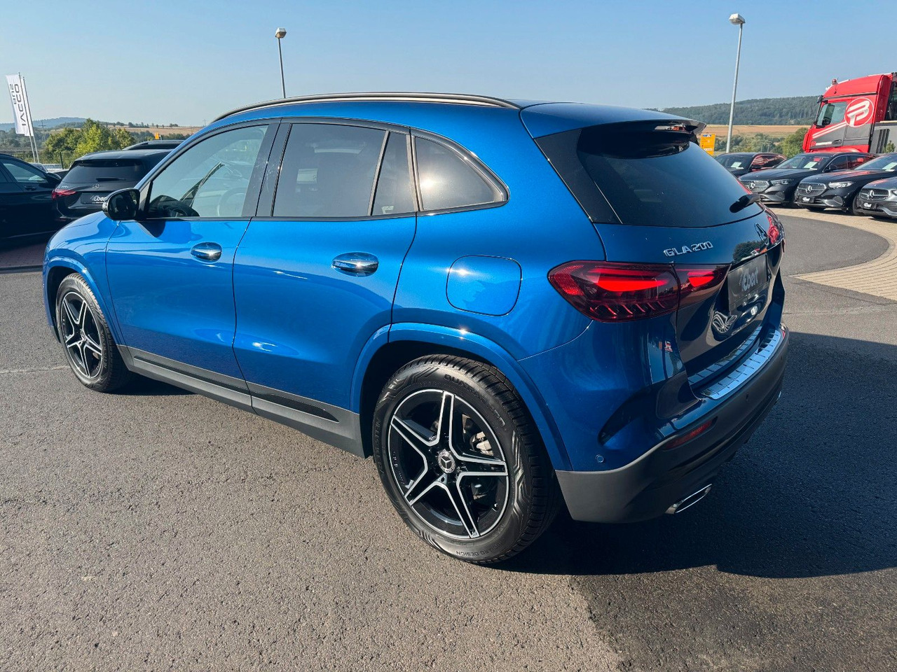 Mercedes-Benz GLA 200 AMG+PANO+DistrPlus+RFK+Night - 越野车:图3 Mercedes-Benz GLA 200 AMG+PANO+DistrPlus+RFK+Night - 越野车:图3