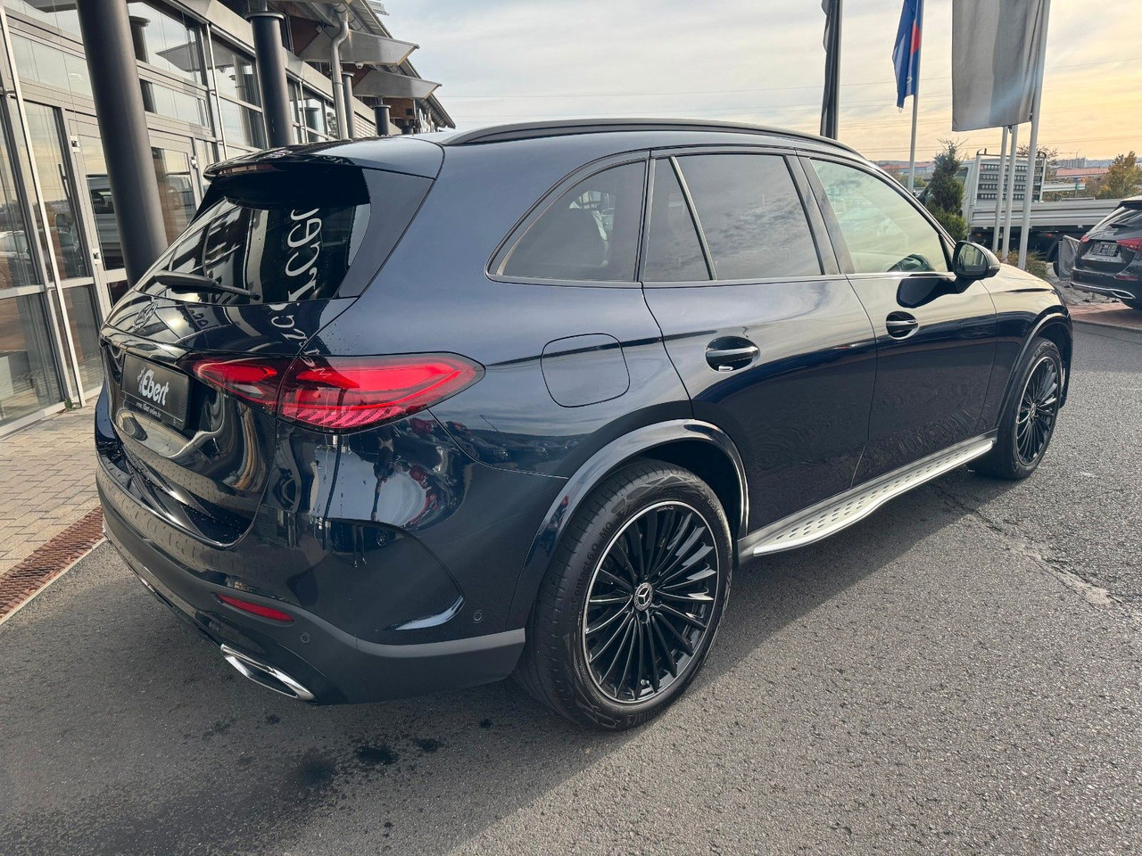 Mercedes-Benz GLC 300 4M+AMG+Pano+Burm+360+Memory - 越野车:图4 Mercedes-Benz GLC 300 4M+AMG+Pano+Burm+360+Memory - 越野车:图4