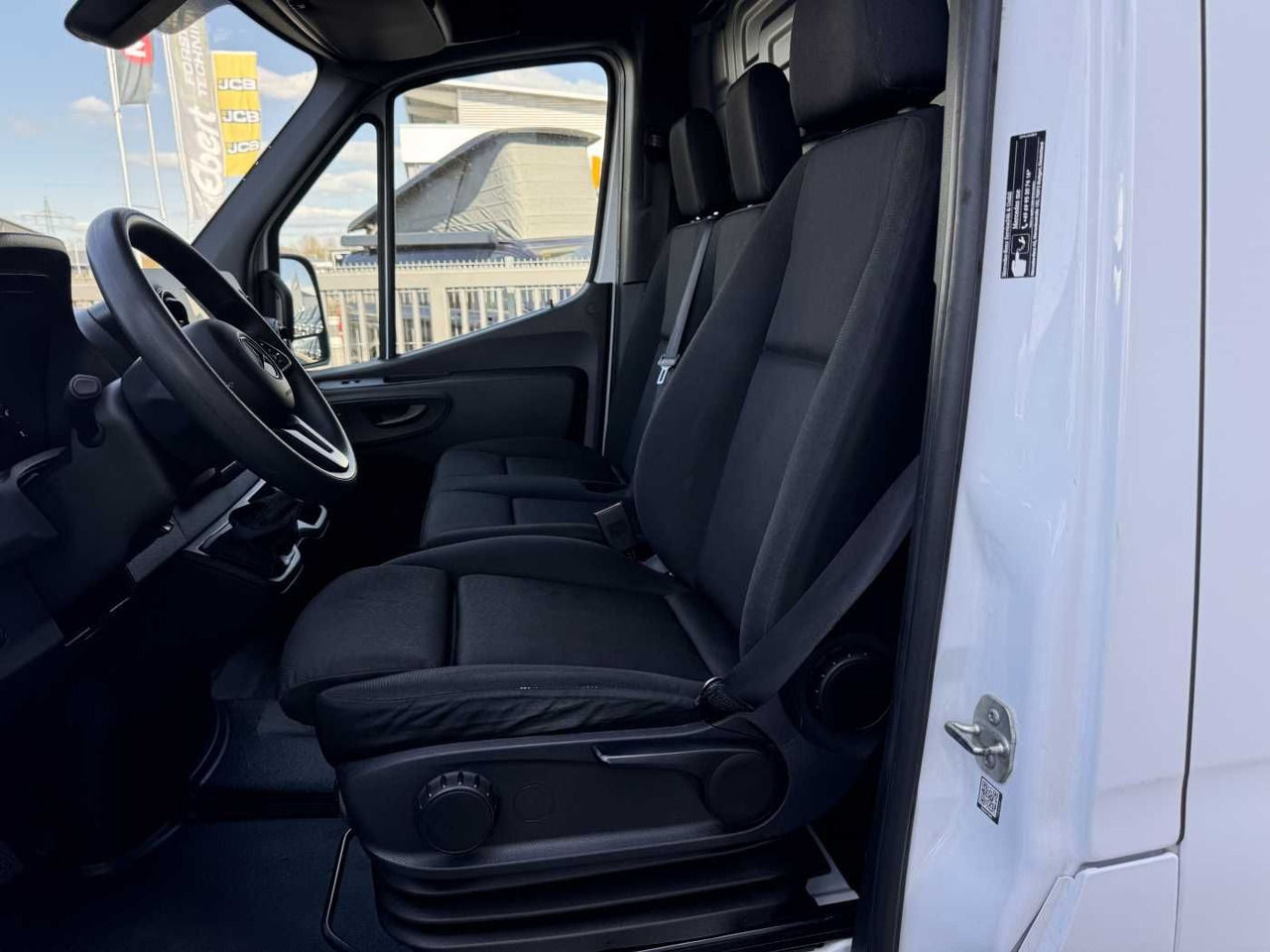 无侧窗厢式货车 Mercedes-Benz Sprinter 315 CDI 4325 Klima 360 Schwing MBUX SHZ：图8