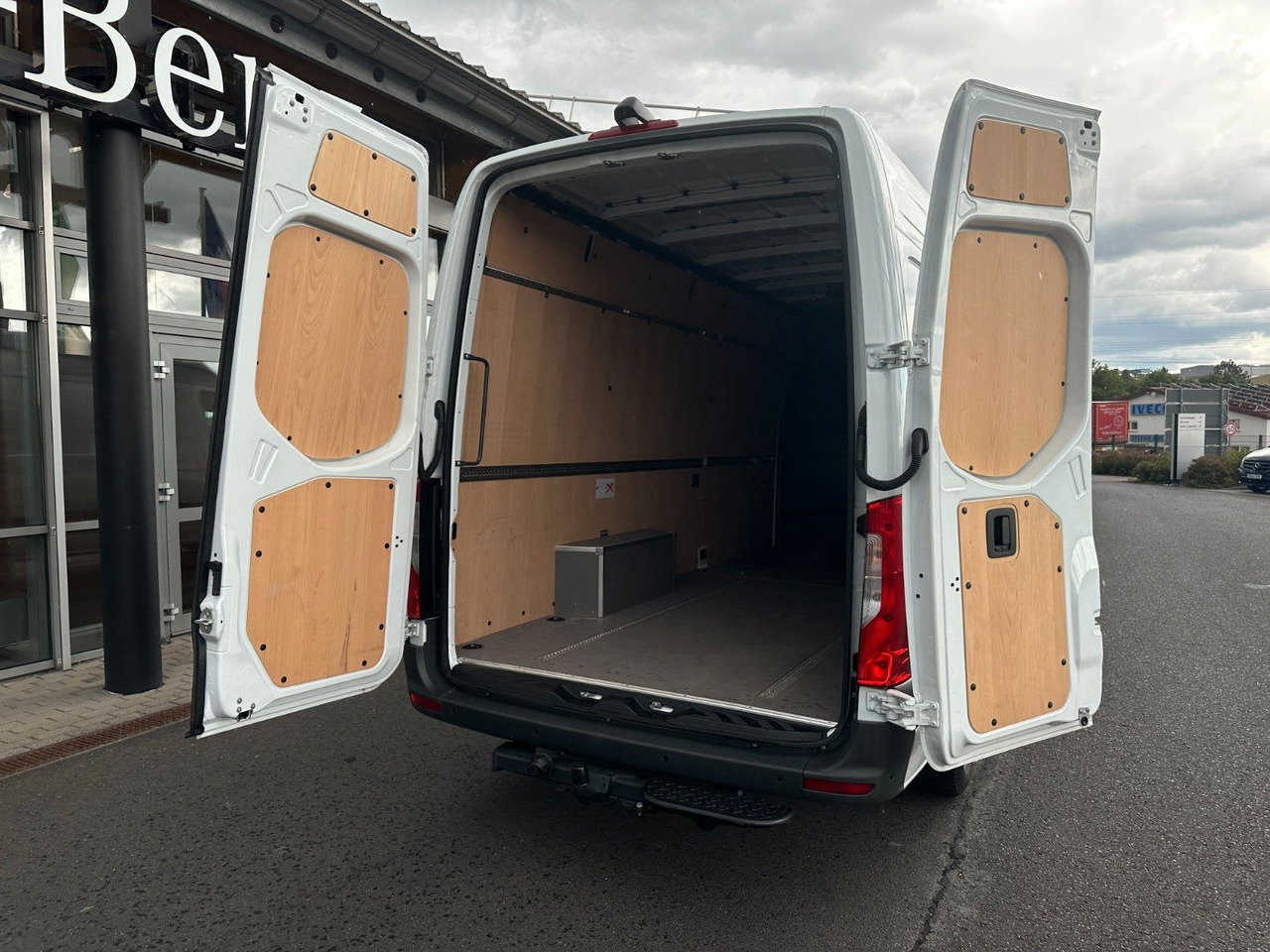 Mercedes-Benz Sprinter 317 CDI 9G 4325 Klima Kamera SHZ AHK - 无侧窗厢式货车:图5 Mercedes-Benz Sprinter 317 CDI 9G 4325 Klima Kamera SHZ AHK - 无侧窗厢式货车:图5