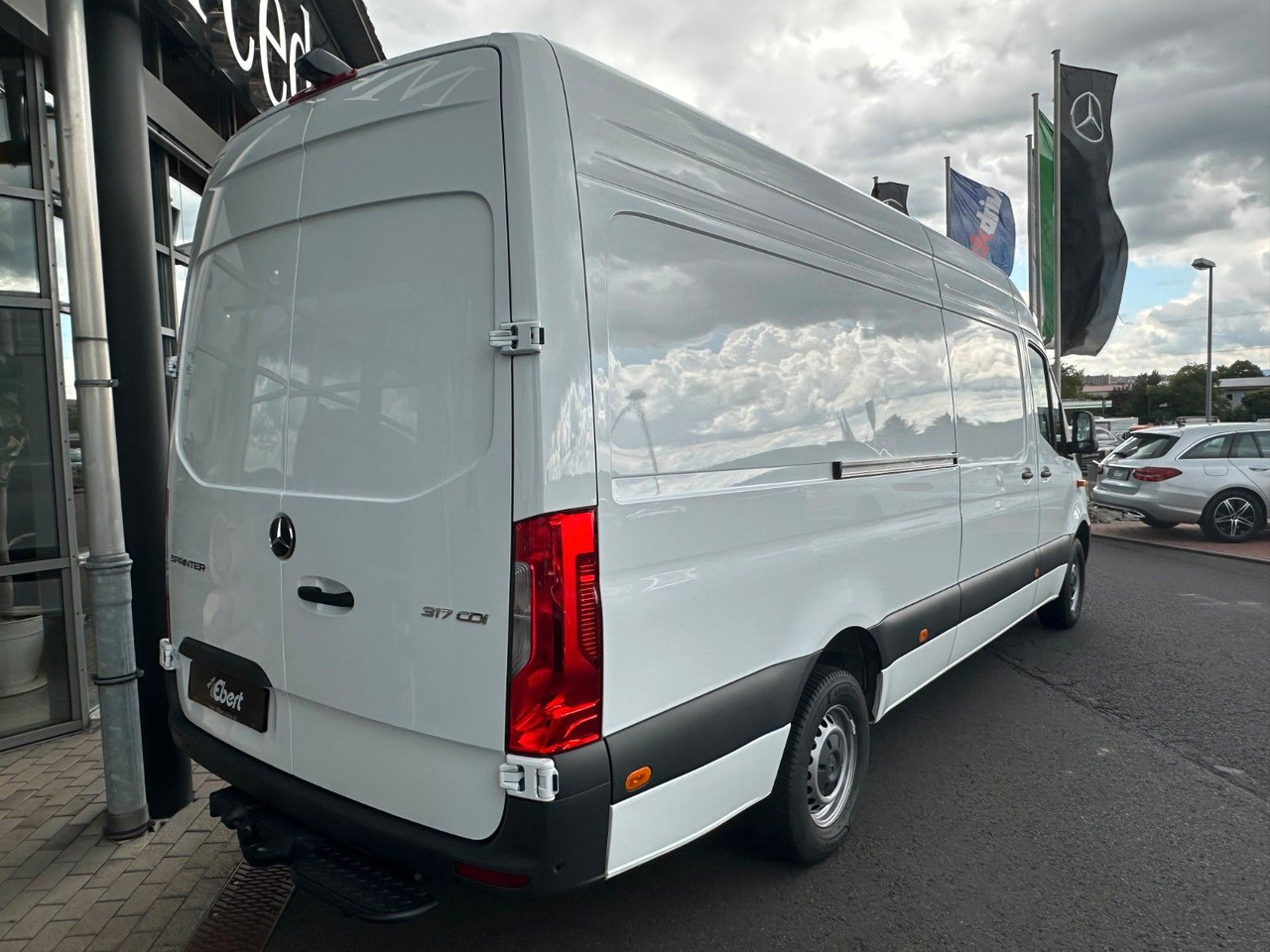 Mercedes-Benz Sprinter 317 CDI 9G 4325 Klima Kamera SHZ AHK - 无侧窗厢式货车:图4 Mercedes-Benz Sprinter 317 CDI 9G 4325 Klima Kamera SHZ AHK - 无侧窗厢式货车:图4
