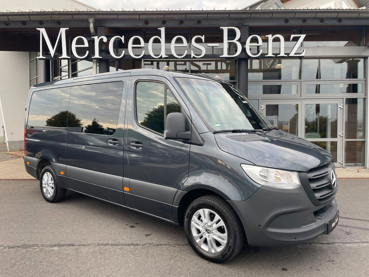 Mercedes-Benz Sprinter 317 CDI Tourer 3665 9G Kamera AHK3,5to - 小型客车:图1 Mercedes-Benz Sprinter 317 CDI Tourer 3665 9G Kamera AHK3,5to - 小型客车:图1
