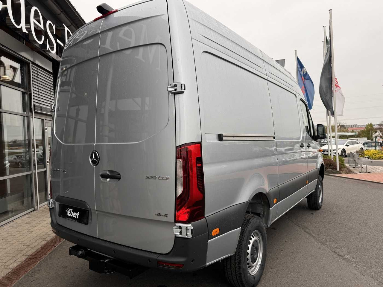 Mercedes-Benz Sprinter 319 CDI 4x4 3665 Klima Standheiz AHK - 无侧窗厢式货车:图4 Mercedes-Benz Sprinter 319 CDI 4x4 3665 Klima Standheiz AHK - 无侧窗厢式货车:图4