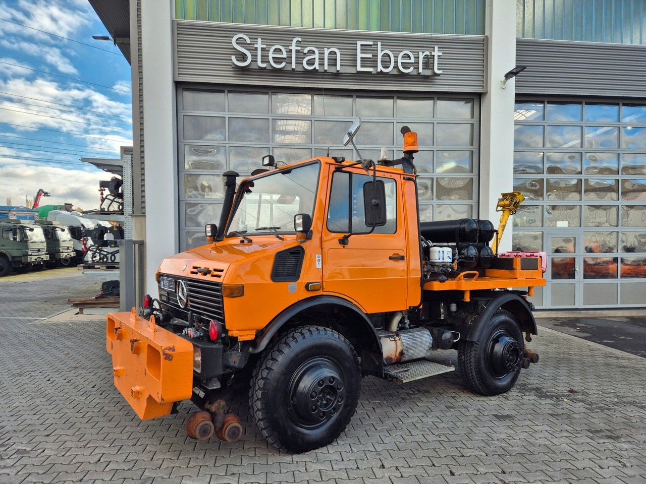 Mercedes-Benz Unimog U1600 4x4 Zweiweg ZW 100 S Railway 11584h - 卡车:图1 Mercedes-Benz Unimog U1600 4x4 Zweiweg ZW 100 S Railway 11584h - 卡车:图1