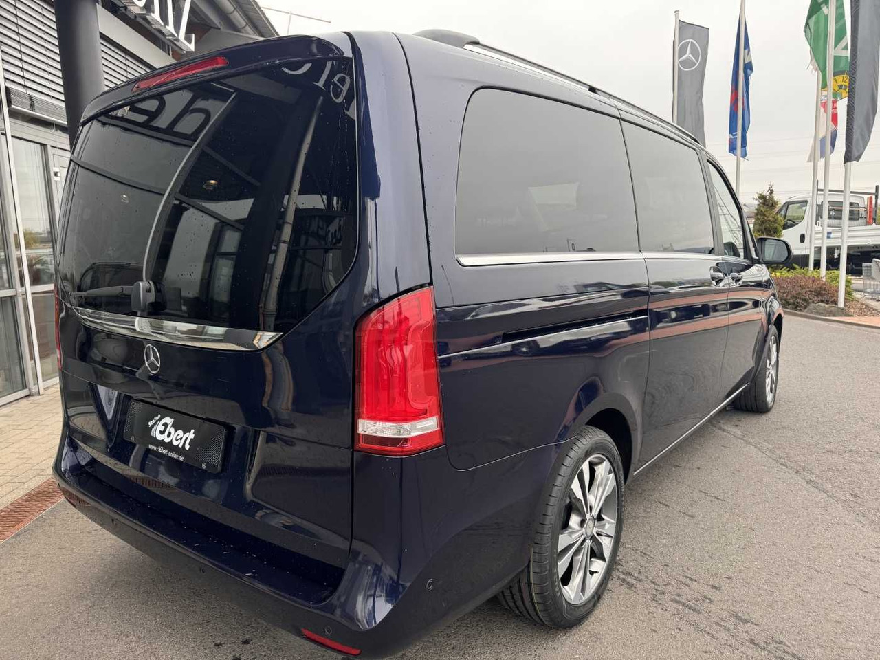 Mercedes-Benz V 250 d AVA ED 4MATIC Panorama Tisch 360 Sound - 小型客车:图4 Mercedes-Benz V 250 d AVA ED 4MATIC Panorama Tisch 360 Sound - 小型客车:图4