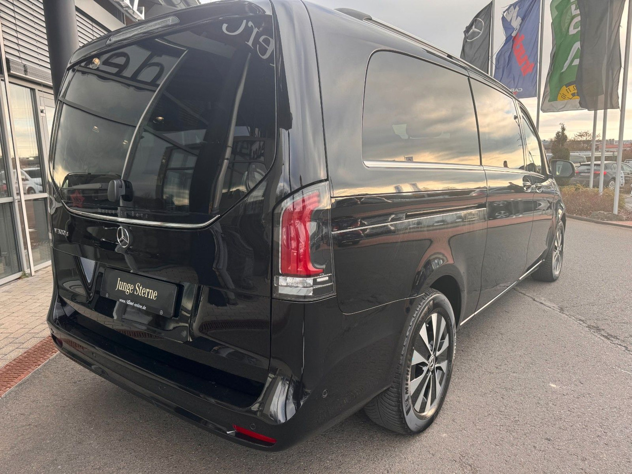 Mercedes-Benz V 300 d 4MATIC AVA Extral AHK DISTRONIC Stdh - 小型客车:图4 Mercedes-Benz V 300 d 4MATIC AVA Extral AHK DISTRONIC Stdh - 小型客车:图4