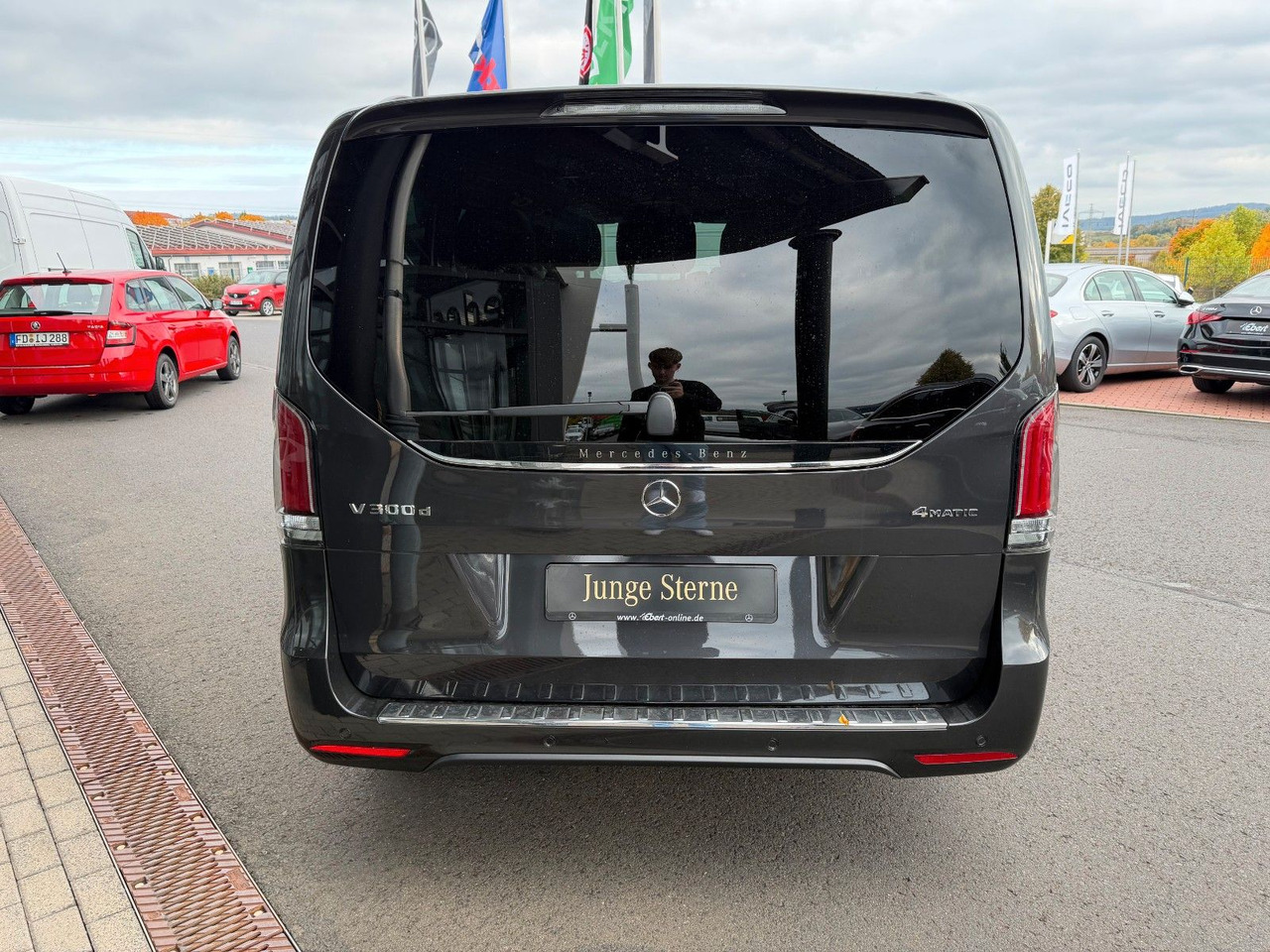 Mercedes-Benz V 300 d 4MATIC EXCLUSIVE AMG Panorama Standheiz - 旅行车:图5 Mercedes-Benz V 300 d 4MATIC EXCLUSIVE AMG Panorama Standheiz - 旅行车:图5