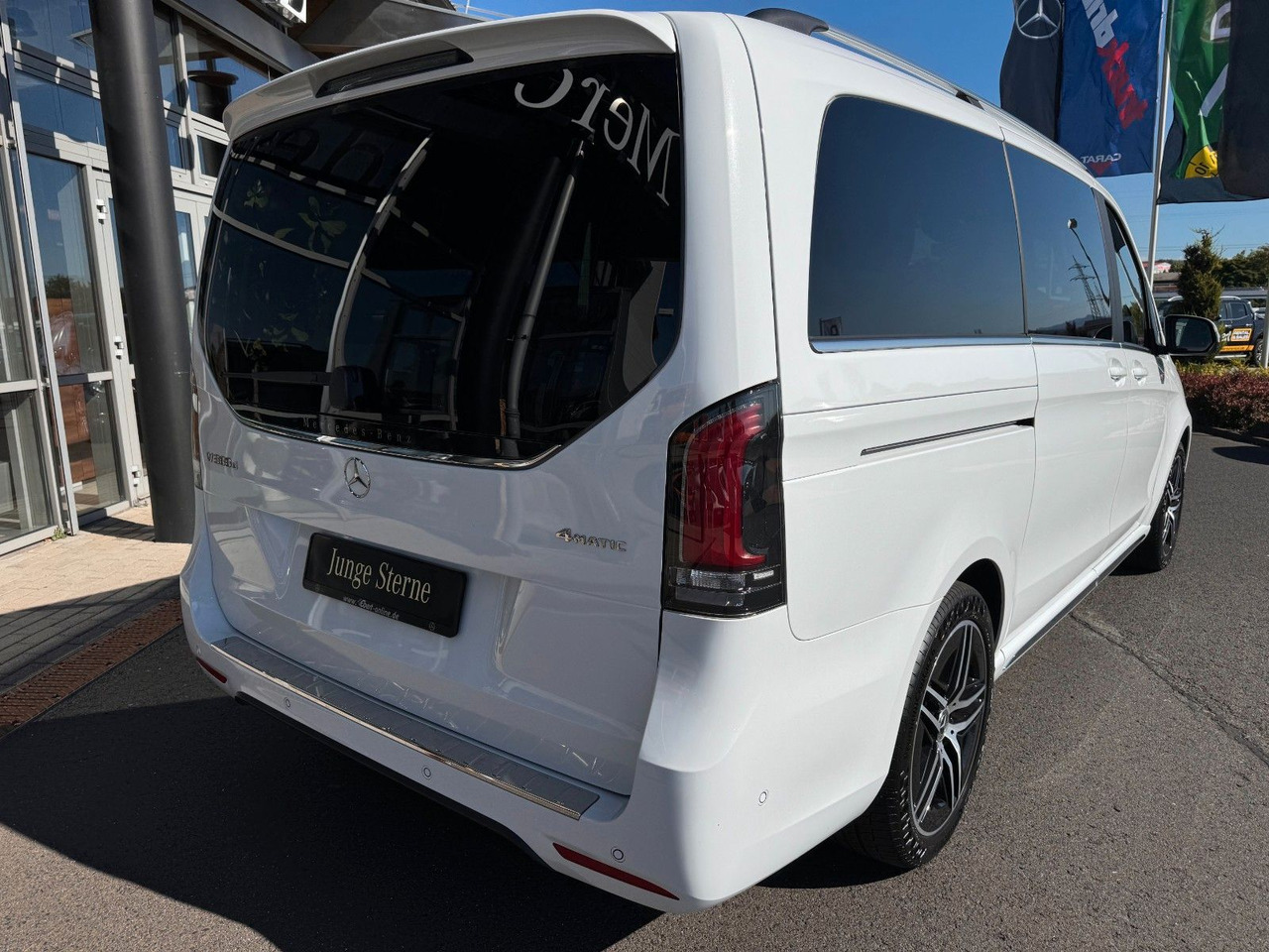 Mercedes-Benz V 300 d 4MATIC EXCLUSIVE AMG Tische AHK2,5to - 旅行车:图4 Mercedes-Benz V 300 d 4MATIC EXCLUSIVE AMG Tische AHK2,5to - 旅行车:图4