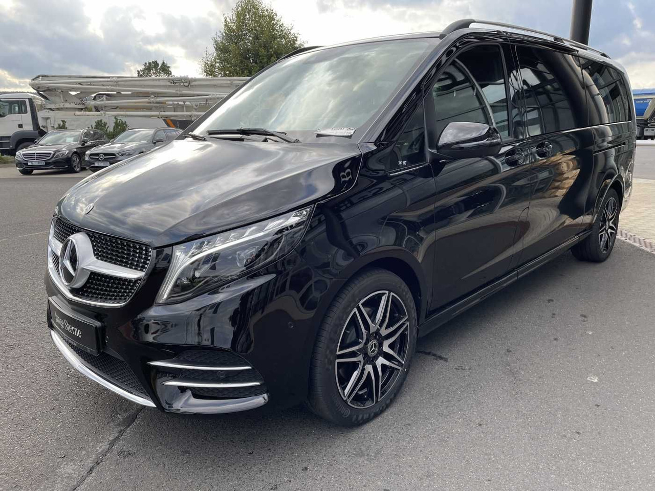 Mercedes-Benz V 300 d AVA 4MATIC AMG Kühlschrank AIRMATIC - 汽车:图2 Mercedes-Benz V 300 d AVA 4MATIC AMG Kühlschrank AIRMATIC - 汽车:图2