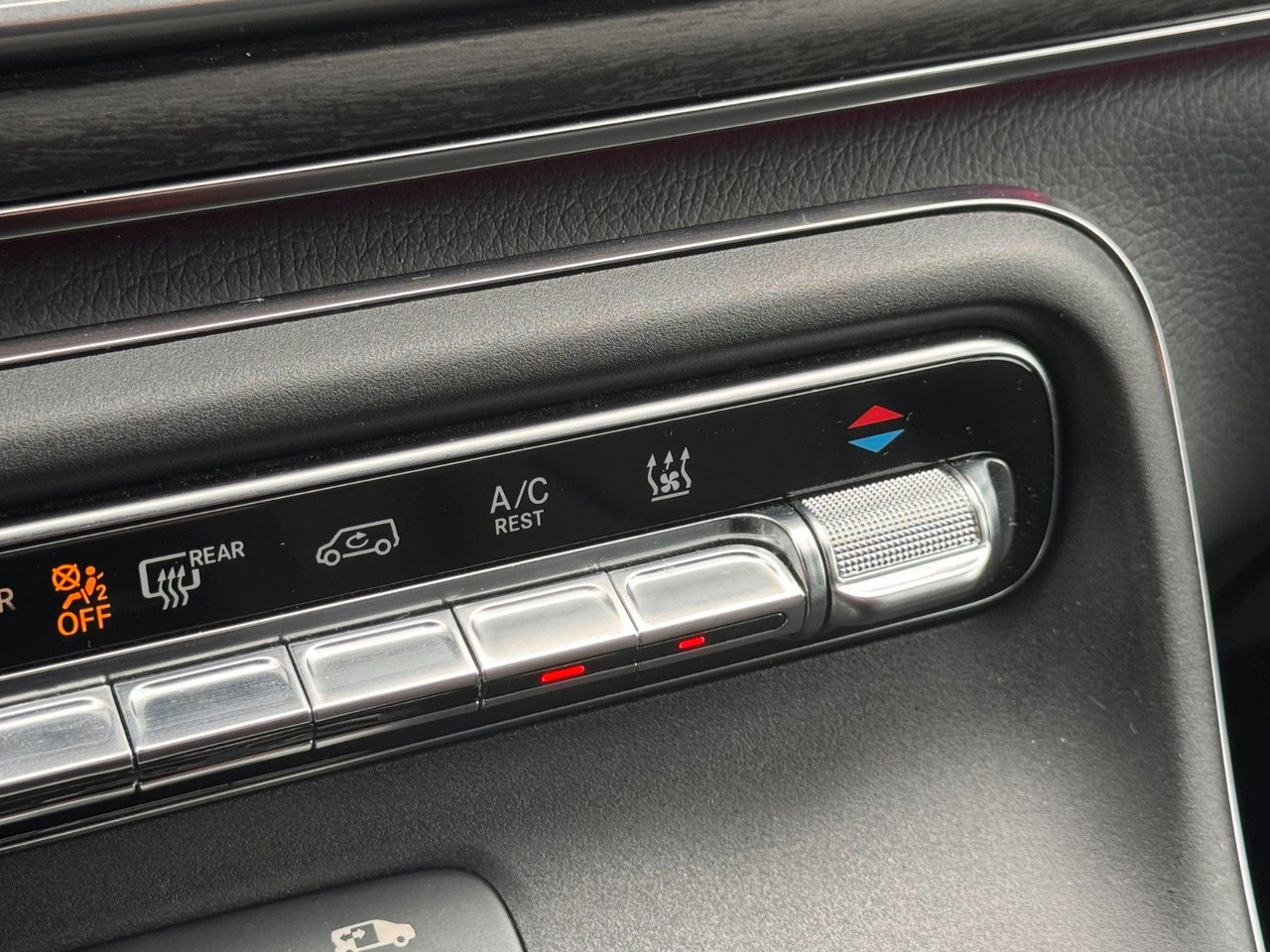 Mercedes-Benz V 300 d AVANTGARDE Extralang 360Kamera Standheiz 租赁 Mercedes-Benz V 300 d AVANTGARDE Extralang 360Kamera Standheiz：图15