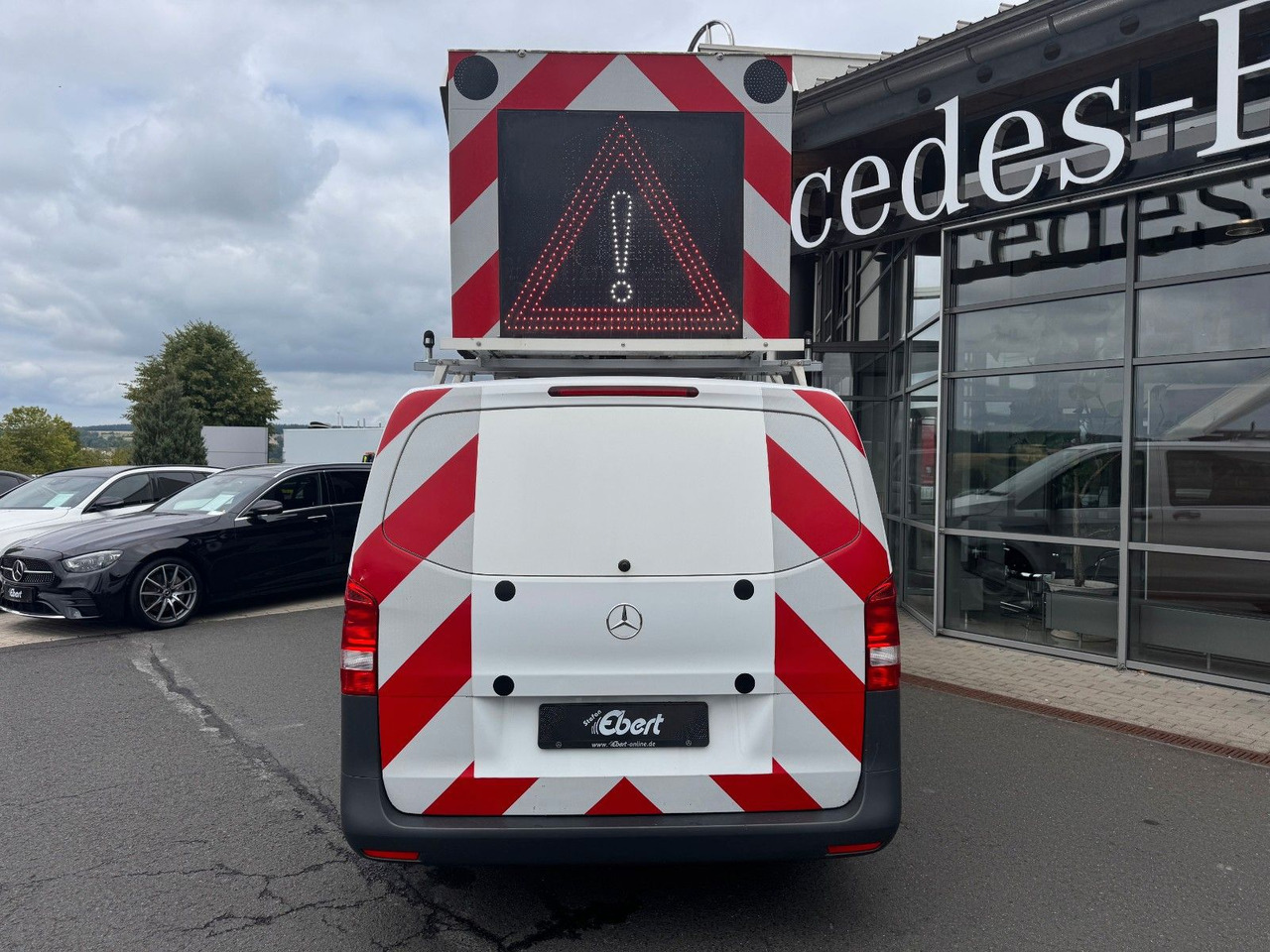 Mercedes-Benz Vito 111 CDI Tourer Begleitfahrzeug BF3+ / WVZ - 小型客车:图2 Mercedes-Benz Vito 111 CDI Tourer Begleitfahrzeug BF3+ / WVZ - 小型客车:图2