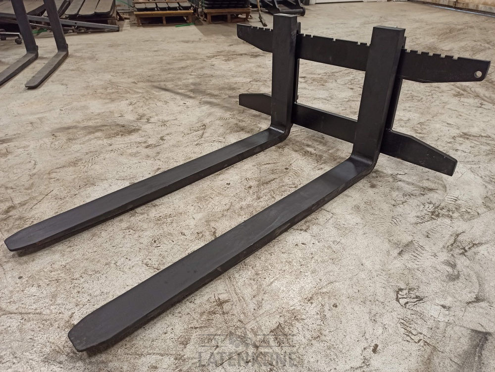 Laten Trukkipiikit 2000kg 1100mm/1200mm 2A Avant - 叉 适用于 建筑机械:图3 Laten Trukkipiikit 2000kg 1100mm/1200mm 2A Avant - 叉 适用于 建筑机械:图3