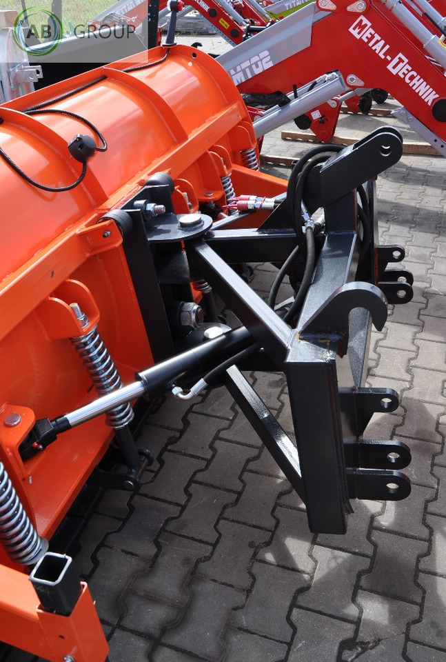 Metal-Technik snow plow 3.0 m category II - 推雪板 适用于 农业机械:图5 Metal-Technik snow plow 3.0 m category II - 推雪板 适用于 农业机械:图5