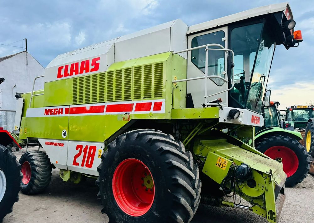 Claas MEGA 218 - 联合收割机:图1 Claas MEGA 218 - 联合收割机:图1