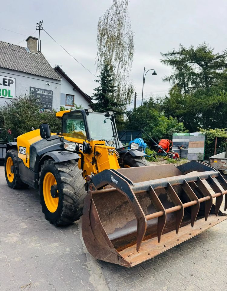 JCB 527-58 AGRI PLUS - 伸缩臂叉装车:图2 JCB 527-58 AGRI PLUS - 伸缩臂叉装车:图2
