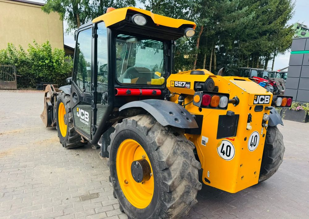 JCB 527-58 AGRI PLUS - 伸缩臂叉装车:图3 JCB 527-58 AGRI PLUS - 伸缩臂叉装车:图3