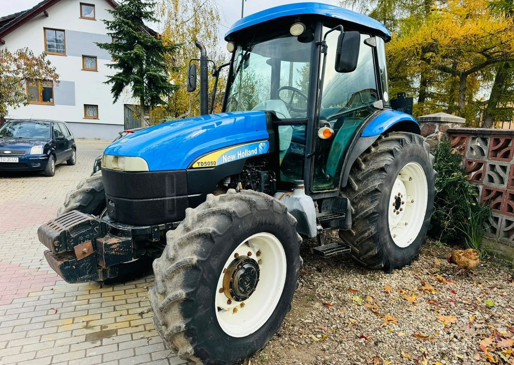New Holland TD5050 - 拖拉机:图2 New Holland TD5050 - 拖拉机:图2