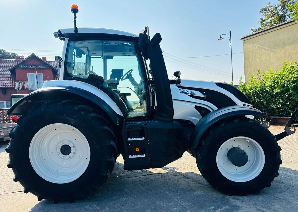 Valtra T174 UNLIMITED Versu - 拖拉机:图2 Valtra T174 UNLIMITED Versu - 拖拉机:图2