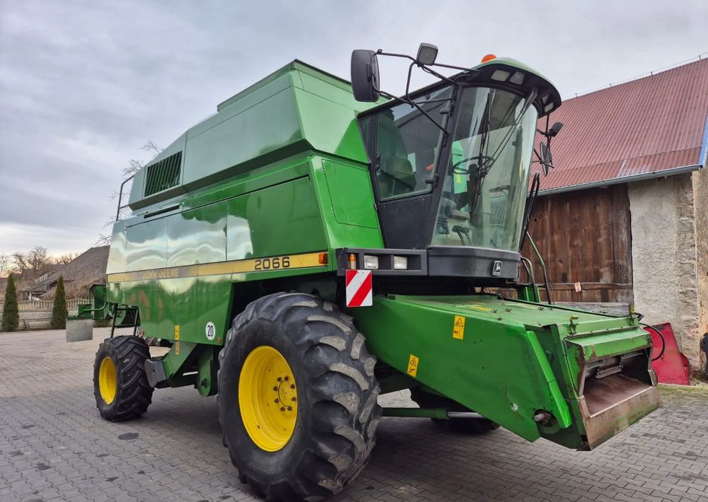 John Deere 2066 - 联合收割机:图2 John Deere 2066 - 联合收割机:图2