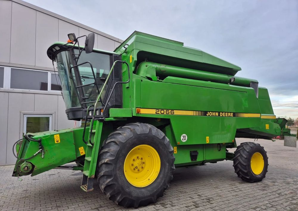 John Deere 2066 - 联合收割机:图1 John Deere 2066 - 联合收割机:图1