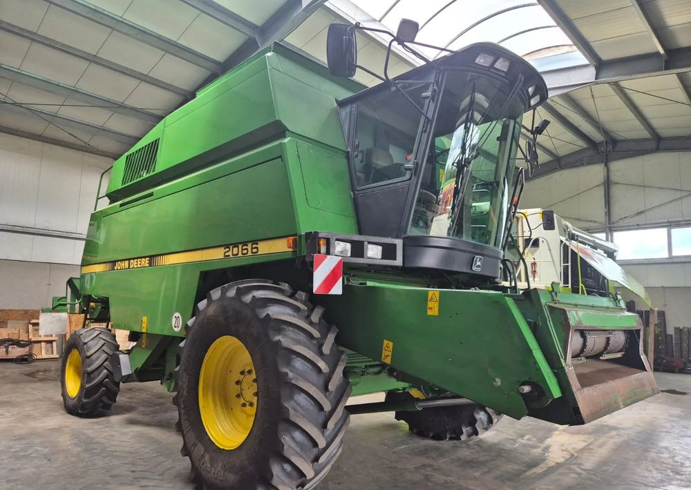 John Deere 2066 - 联合收割机:图1 John Deere 2066 - 联合收割机:图1