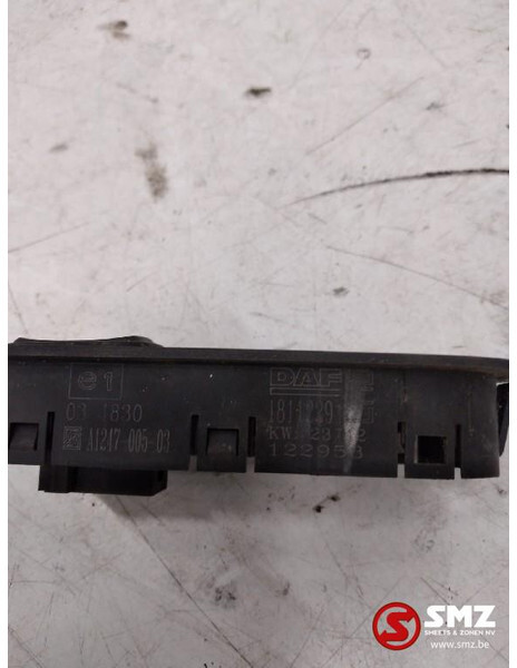 DAF Occ schakelaar electrisch raam DAF XF105 - 驾驶室和内部 适用于 卡车:图2 DAF Occ schakelaar electrisch raam DAF XF105 - 驾驶室和内部 适用于 卡车:图2