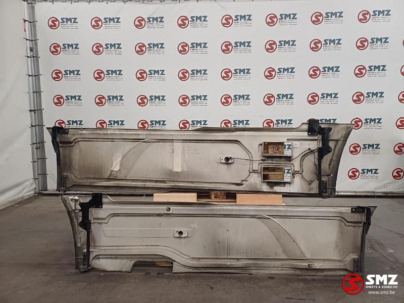 DAF Occ set side skirts L/R DAF - 框架/ 底盘 适用于 卡车:图2 DAF Occ set side skirts L/R DAF - 框架/ 底盘 适用于 卡车:图2