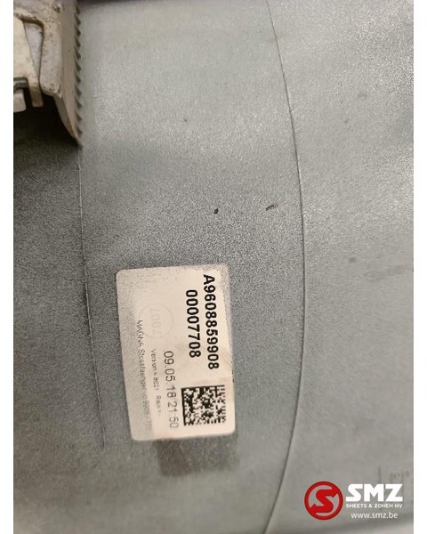 Mercedes-Benz Occ Windgeleider rechts Mercedes Actros MP4 - 空气动力/ 扰流板 适用于 卡车:图2 Mercedes-Benz Occ Windgeleider rechts Mercedes Actros MP4 - 空气动力/ 扰流板 适用于 卡车:图2