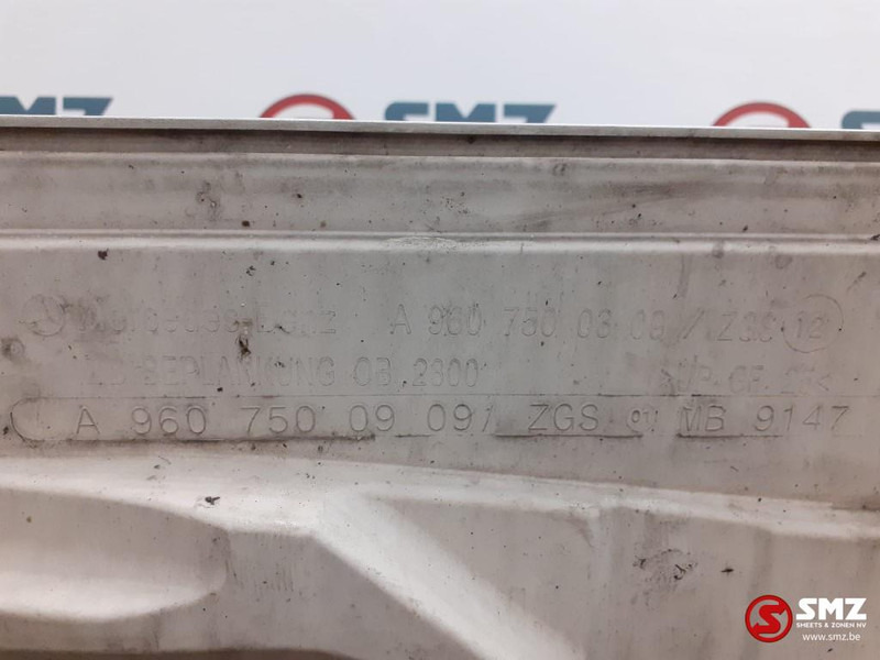 Mercedes-Benz Occ motorkap + windgeleiders Mercedes - 引擎罩 适用于 卡车:图3 Mercedes-Benz Occ motorkap + windgeleiders Mercedes - 引擎罩 适用于 卡车:图3