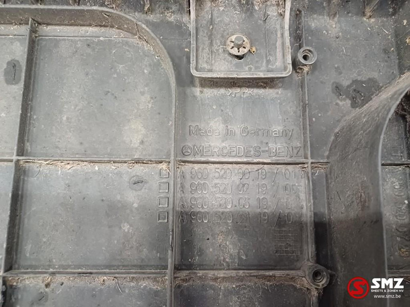 Mercedes-Benz Occ spatbord linksachter + steun Mercedes - 车身和外部 适用于 卡车:图5 Mercedes-Benz Occ spatbord linksachter + steun Mercedes - 车身和外部 适用于 卡车:图5