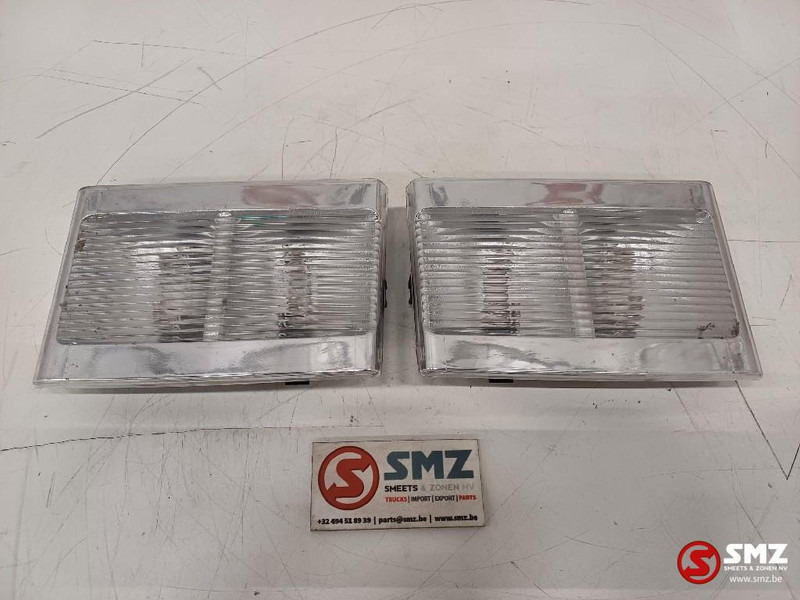 Volvo Occ binnenverlichting links + rechts Volvo - 驾驶室和内部 适用于 卡车:图1 Volvo Occ binnenverlichting links + rechts Volvo - 驾驶室和内部 适用于 卡车:图1